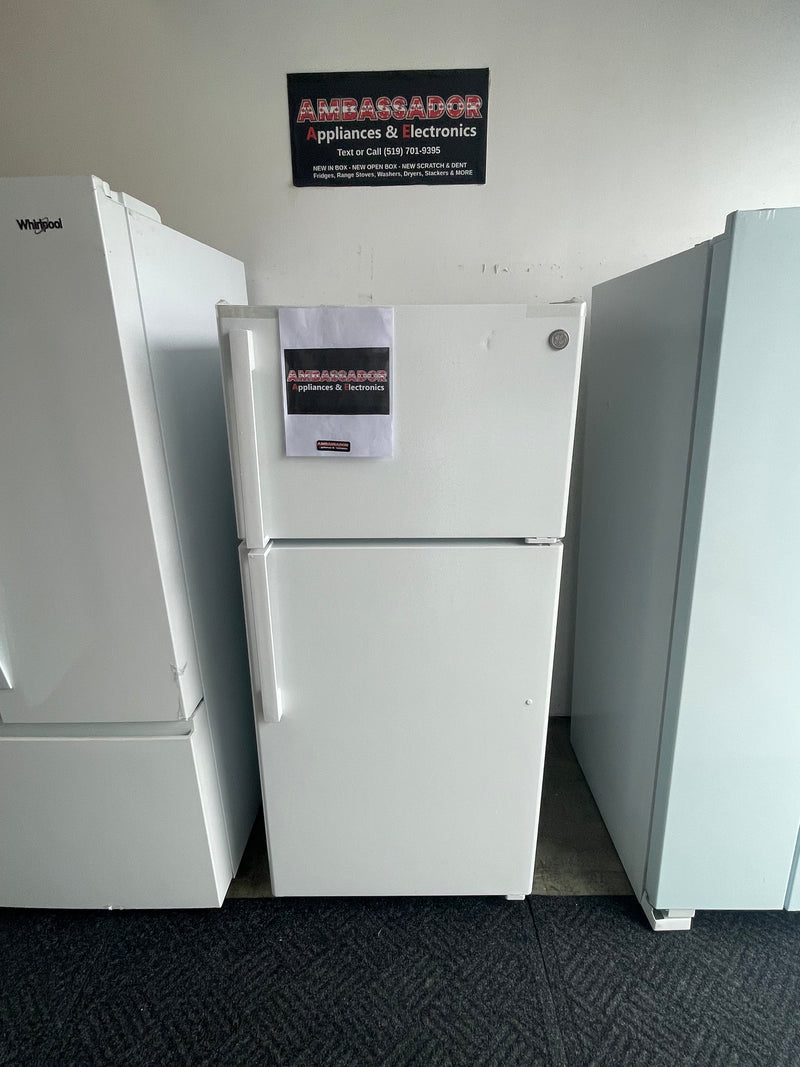28” GE (15.6 Cu.Ft) Top Freezer Refrigerator (White)